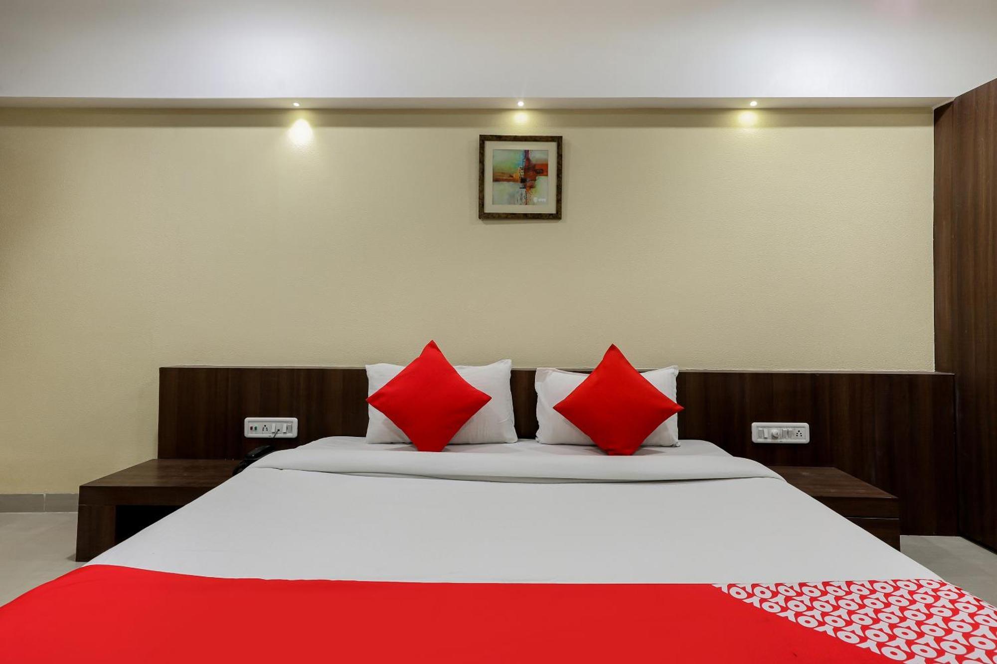 Oyo Hotel Relax Indore Eksteriør billede
